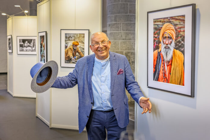 Lothar Giltz in seiner Ausstellung